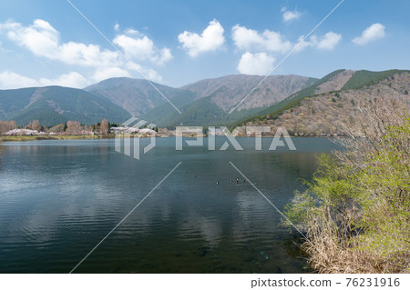 春天四月的狸湖湖畔風光 76231916