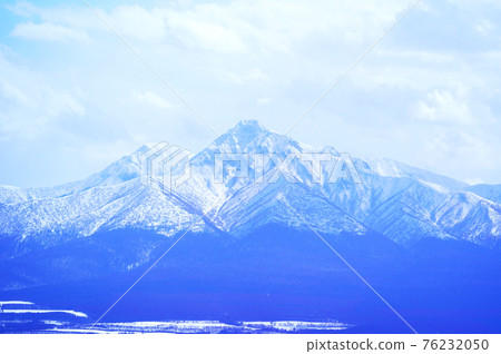 白雪皚皚的斜里山山頂附近 北海道 76232050