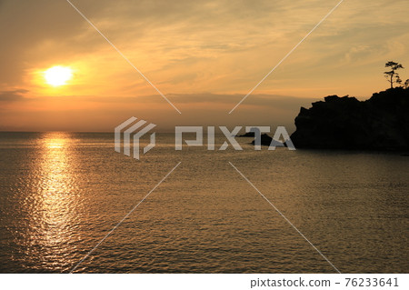 Sunset in Nishiizu on the Izu Peninsula 76233641