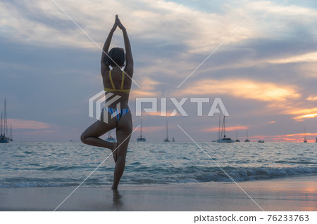 lady acting in scenery sunset on the beach. lady acting in scenery sunset on the beach. 76233763