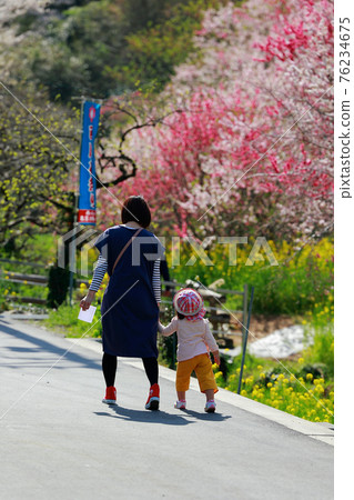 單身母親 76234675