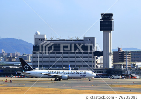 Airplane control tower runway Airplane control tower runway 76235083