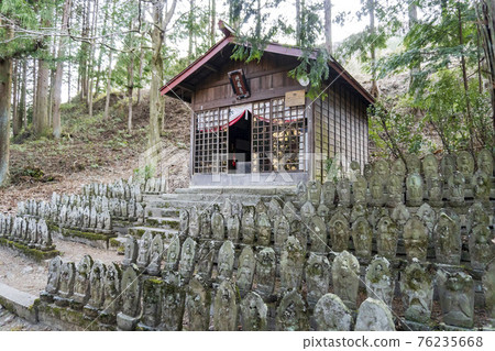 長野縣地藏道/鹽尻市前排著200個地藏(中山道/奈井宿) 長野縣地藏道/鹽尻市前排著200個地藏(中山道/奈井宿) 76235668