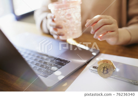 BITCOIN, PC and women 76236340