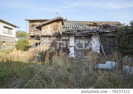 破爛不堪的房子 破爛不堪的房子 76237222