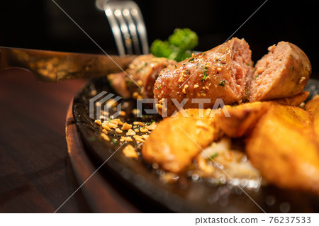 Cooking photo Meat cooking sausage Cooking photo Meat cooking sausage 76237533