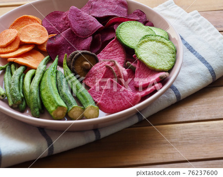 Various vegetable snacks, carrots, mushrooms, sweet potatoes 76237600
