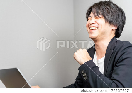 靠投資賺錢的男人 靠投資賺錢的男人 76237707