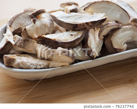 Fresh Organic Vegetable Shiitake Mushrooms 76237748