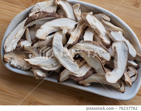 Fresh Organic Vegetable Shiitake Mushrooms Fresh Organic Vegetable Shiitake Mushrooms 76237762