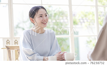Mother and daughter talking with a smile Mother and daughter talking with a smile 76238732