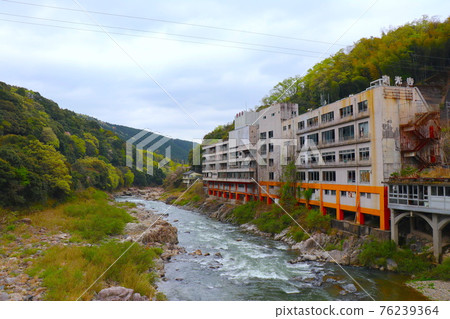 The Shonai River and the ruins seen from Shiromine Bridge 76239364