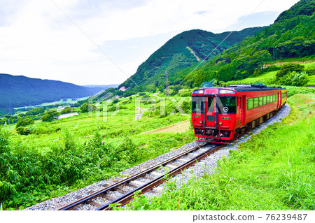 開往阿蘇宮地的河肥本線特快運行三級水一爆 76239487