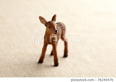 Simple and cute fawn figure 76240476