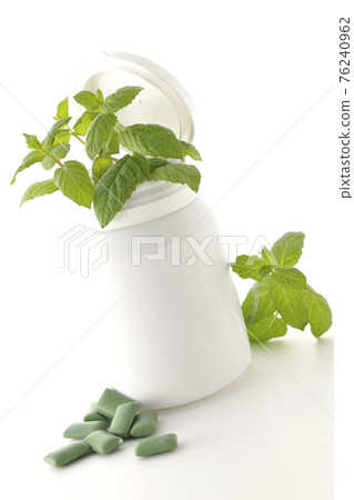 Shooting mint, gum and bottle on a white background 76240962