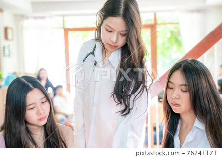 Attractive casual businesswoman teaching audience at training seminar Attractive casual businesswoman teaching audience at training seminar 76241171