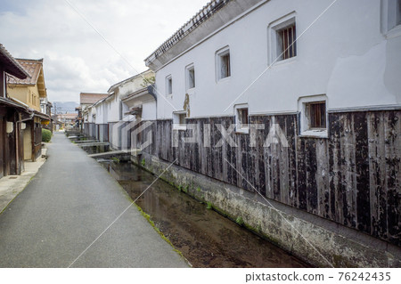 Townscape of Kurayoshi White Wall Warehouses (Tottori Prefecture) 76242435