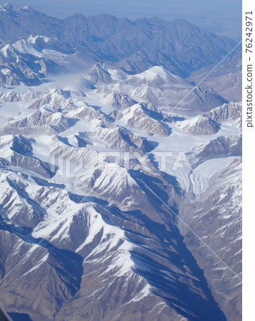 Aerial view from regular flights in Tianshan Mountains, Tenshan Mountains, Xinjiang Uygur Autonomous Region 76242971