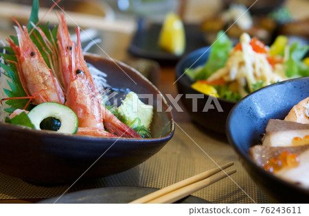 AMAEBI, sweet shrimp or spot prawns, served on ice with slice of japanese cucumber, green tosaka nori and fresh wasabi. There are many dishes on the table. Don Buri, Sushi, Sashimi and Salad. AMAEBI, sweet shrimp or spot prawns, served on ice with slice of japanese cucumber, green tosaka nori and fresh wasabi. There are many dishes on the table. Don Buri, Sushi, Sashimi and Salad. 76243611