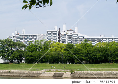 View of high-rise buildings in Hiroshima City View of high-rise buildings in Hiroshima City 76243794