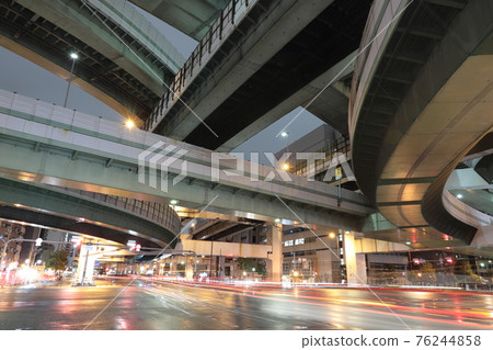 大阪/阿波座路口夜景④ 76244858