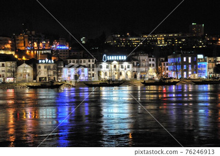 Portugal, Porto, Vila Nova de Gaia district, Douro river, night view Portugal, Porto, Vila Nova de Gaia district, Douro river, night view 76246913