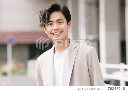 Image of college students and young businessmen 76248248