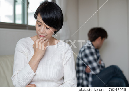 Marital quarrel / middle-aged divorce image 76248956