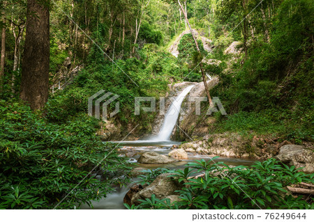Beautiful waterfall in tropical forest in Chae Son National Park, Lampang, Thailand Beautiful waterfall in tropical forest in Chae Son National Park, Lampang, Thailand 76249644