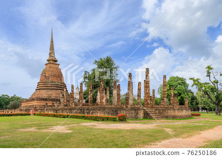 Pagoda and ruined chapel monastery complex at Wat Sa Si temple, Sukhothai Historical Park, Thailand 76250186