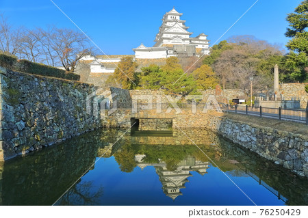 [Hyogo Prefecture] Symmetrical Himeji Castle 76250429