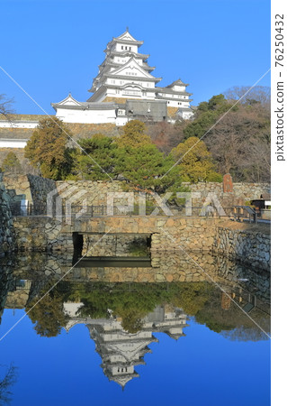 [Hyogo Prefecture] Symmetrical Himeji Castle 76250432