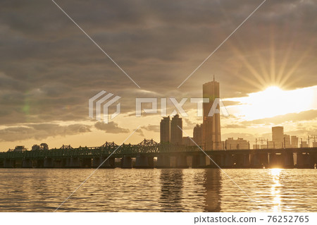 63 Building, Lienchenia, Han River Iron Bridge, Yeouido, Yeongdeungpo-gu, Han River, Seoul 76252765