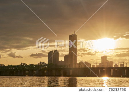 63 Building, Lienchenia, Han River Iron Bridge, Yeouido, Yeongdeungpo-gu, Han River, Seoul 76252768
