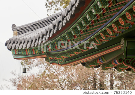Eaves, Dancheong, Korea Eaves, Dancheong, Korea 76253140