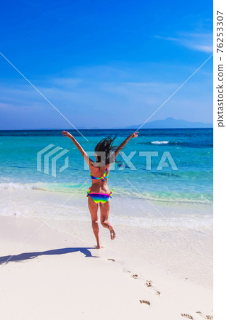 Happy girl running to tropical sea Happy girl running to tropical sea 76253307