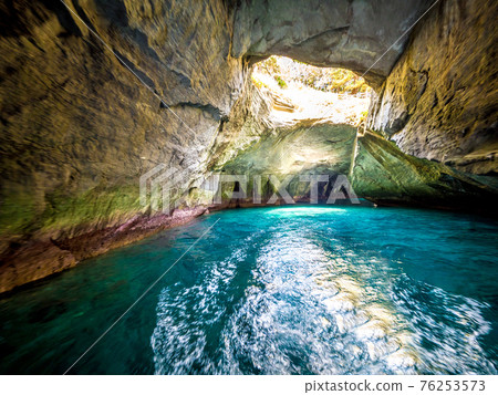 Tenmado Cave on Dogashima, Izu Peninsula (Nishiizu Town, Shizuoka Prefecture) Tenmado Cave on Dogashima, Izu Peninsula (Nishiizu Town, Shizuoka Prefecture) 76253573