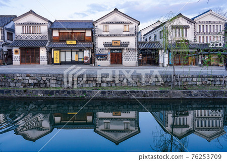 春天的早晨,安靜的倉敷美館歷史街區街景(運河水鏡) 春天的早晨,安靜的倉敷美館歷史街區街景(運河水鏡) 76253709