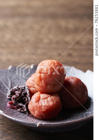 Umeboshi served in a bowl 76253881