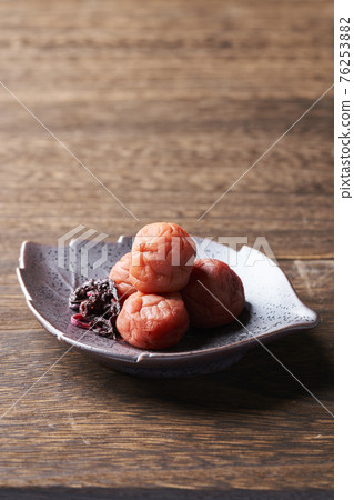 Umeboshi served in a bowl 76253882