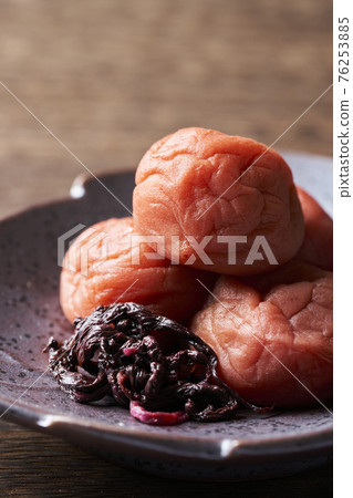 Umeboshi served in a bowl 76253885