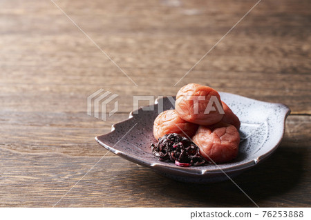 Umeboshi served in a bowl 76253888
