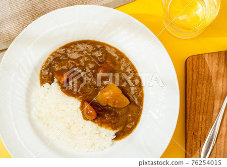 Curry rice (direct view) 76254015