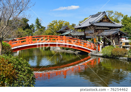 Hosei Bridge in Shinsen-en Garden, Kyoto 76254462
