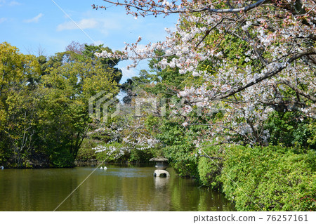 Kyoto Shinsen-en Garden Hosei Pond 76257161