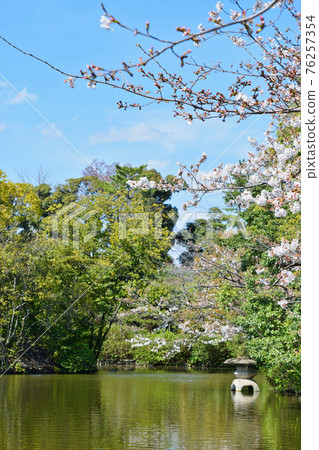 Kyoto Shinsen-en Garden Hosei Pond 76257354
