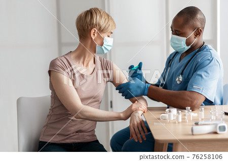 Professional care of health, work of medical personal during coronavirus vaccination campaign 76258106