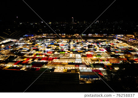 Talat Lot Phi Ratchada（泰國曼谷夜市） 76258837