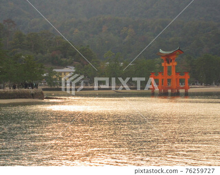 漲潮和牌坊 漲潮和牌坊 76259727