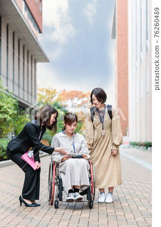 School tour Wheelchair guide on campus Photographing cooperation "Kinki University" School tour Wheelchair guide on campus Photographing cooperation "Kinki University" 76260489